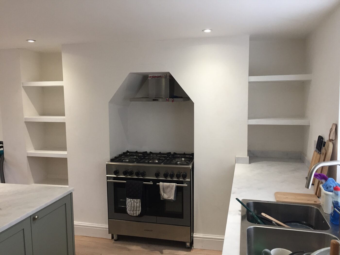 Kitchen alcove shelving around a range cooker